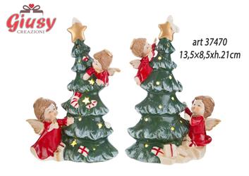 Angelo Con Albero In Porcellana Con Luce Led 2 Soggetti Assortiti 13,5×8,5xH.21 Cm 2*16